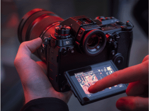PANASONIC Lumix DC-S 1 Systemkamera, 8 cm Display Touchscreen, WLAN – Bild 6